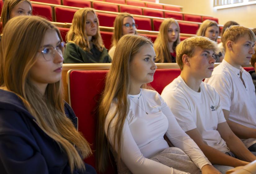 Uczniowie wzięli udział w wykładzie dotyczącym modeli ustrojowych państw współczesnych