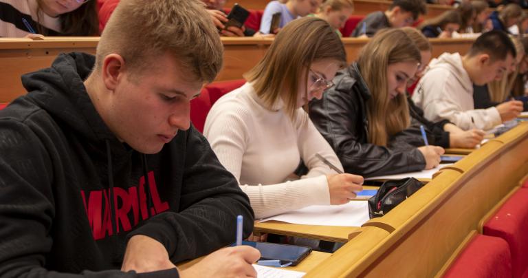 Uczniowie i studenci pisali listy w obronie praw człowieka